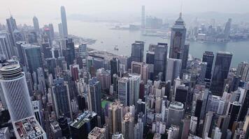 Antenne Panorama von Hong kong im Nebel video