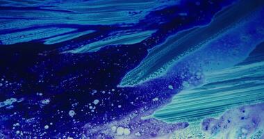 en målning av en blå och lila abstrakt målning video