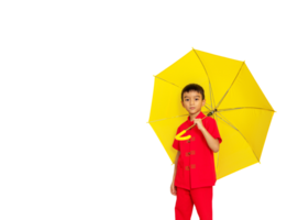 pojke mode en kinesisk stil skjorta innehav en gul paraply poser för en Foto skjuta. png