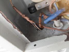 The panel's electrical cable melted due to overload. photo