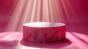 un rosado mesa con un haz de ligero brillante mediante eso foto