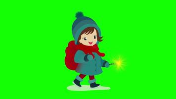 inverno andar e aventura do sonhadores garota, jovem menina caminhando Felizmente, em verde tela video