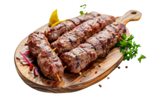 A la parrilla kebabs en de madera tablero con limón y perejil png