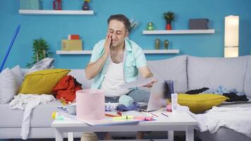 The lazy man is looking for documents in the mess and is happy to find it. video