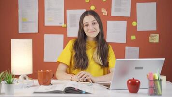 positif fille enfant portrait. video