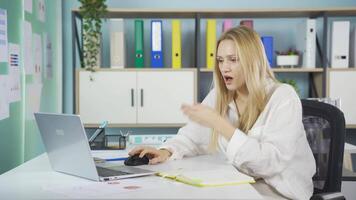 Frustrated businesswoman on laptop. video