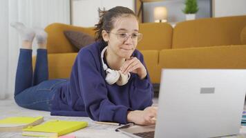 réussi intelligent école étudiant. video