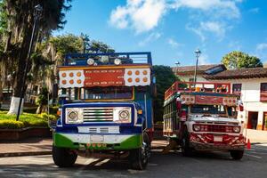 vistoso tradicional rural autobús desde Colombia llamado chiva foto