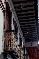 hermosa fachada de el casas a el histórico céntrico de el patrimonio pueblo de salamina situado a el caldas Departamento en Colombia. foto