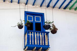 hermosa fachada de el casas a el histórico céntrico de el patrimonio pueblo de salamina situado a el caldas Departamento en Colombia. foto