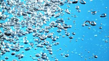 Super schleppend Bewegung Luft Luftblasen unter Wasser. hoch Qualität fullhd Aufnahmen video