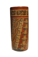 tarde clásico anuncio 600 a 900 cilíndrico policromo frascos con complejo antropomórfico, geométrico, y glifo pintado decoración. policromo cerámica estaba un elaborar, avanzado Arte formar de el maya. png