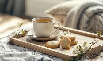 bergamota té servido en un de madera bandeja con galletas foto