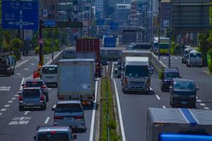 un tráfico mermelada a el urbano calle en tokio largo Disparo foto