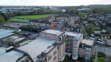 alto ángulo imágenes de central leighton zopilote pueblo de Inglaterra Reino Unido. marzo 29, 2024 video