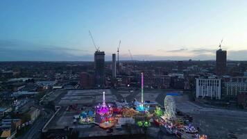 verlichte hoog gebouwen gedurende nacht Bij centraal Birmingham stad van Engeland Super goed Brittannië. maart 30e, 2024 video