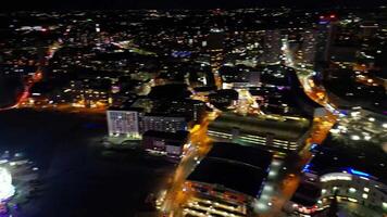 illuminato alto edifici durante notte a centrale Birmingham città di Inghilterra grande Gran Bretagna. marzo 30, 2024 video