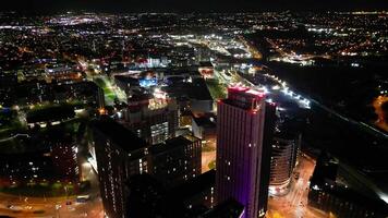 illuminé grand bâtiments pendant nuit à central Birmingham ville de Angleterre génial grande-bretagne. Mars 30e, 2024 video