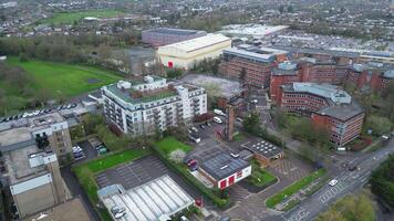 hög vinkel antal fot av central borehamwood London stad av England Storbritannien. april 4:a, 2024 video