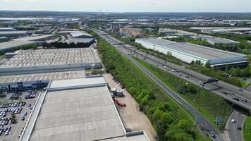 Antenne Aussicht von Straßen und der Verkehr beim zentral Dartford London Stadt von England großartig Großbritannien. April 14., 2024 video