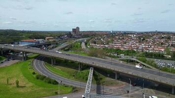 mooi antenne beeldmateriaal van west Brent kruis Londen stad en verkeer van Engeland Verenigde koninkrijk. april 12e, 2024 video