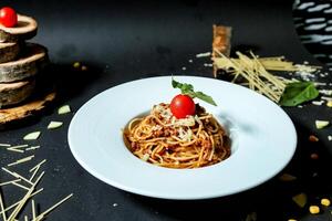 Spaghetti With Tomato and Parmesan Cheese photo