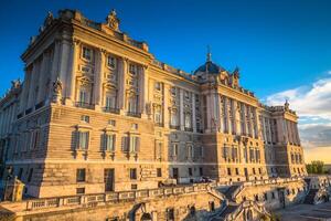 real palacio ,famoso Monumento de el ciudad de Madrid foto