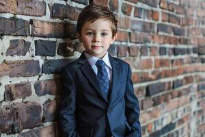 retrato de un joven chico vistiendo trajes negocio concepto foto