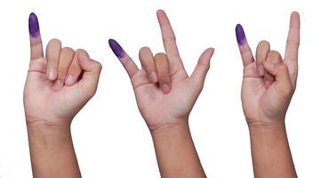 grupo de mano demostración pequeño dedo sumergido en púrpura tinta después votación para Indonesia elección o pemilu con varios pose, aislado terminado blanco antecedentes foto