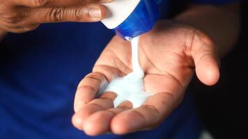 shampoo on hand light gray background. video