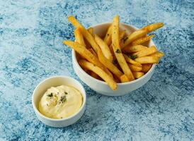 trufa papas fritas servido en plato aislado en antecedentes parte superior ver de italiano comida foto