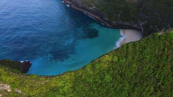 tropical île drone . aérien de Nusa penide, Indonésie île Bali. video