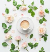 un taza de café rodeado por rosado rosas foto