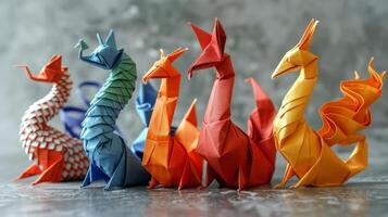 grupo de origami aves en mesa foto