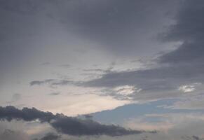 dramático nublado cielo antecedentes foto