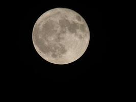 luna llena vista con telescopio foto