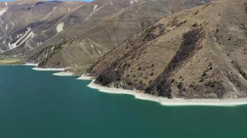 Successful flight of the drone past the cable stretched across the lake video