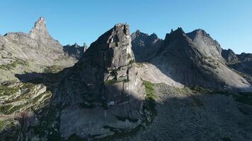 Felsen Porabel, gelegen im das natürlich Park von regional Bedeutung Ergaki video