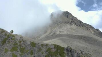 antenn se av en klippig berg natur 4k bakgrund video