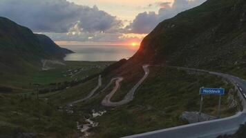 magnifique vue sur le route à hoddevik la nature 4k Contexte video