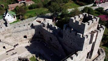 RAM forteresse sur le Sud côté de le Danube rivière dans Serbie video