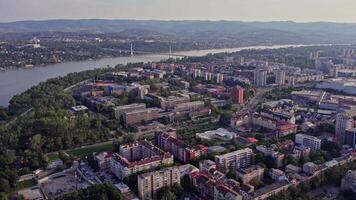 aérien vue de novi triste avec Danube rivière video