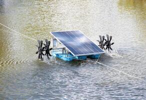 An aeration turbine adds oxygen using solar energy photo