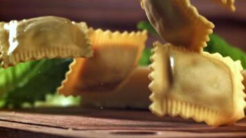 super langzaam beweging Italiaans ravioli. hoog kwaliteit full HD beeldmateriaal video