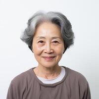 retrato de sonriente mayor asiático mujer para cuidado de la salud o estilo de vida contenido foto