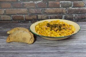 carne empanadas y del Norte locro, argentino tradicion en nacional dias foto