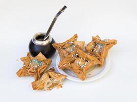 yerba compañero y frito pasteles, símbolos de el argentino tradicion foto