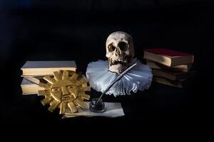 libros con un humano cráneo, un fallar y el inca sol, símbolos de universal literatura. día de el libro foto