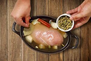 step by step of Chicken Coroado with cardamom and orange juice in the preparation photo
