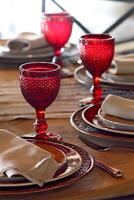 sofisticado mesa preparativos con rojo jaca lentes foto